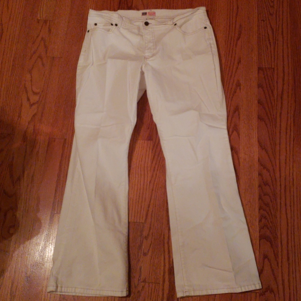 Faded Glory Women’s Boot Cut Jeans in Off-White